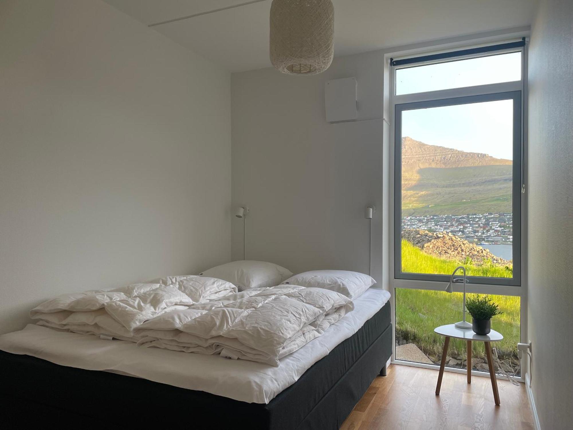 Unique Sea & Landscape View And Spacious Apartment Klaksvík エクステリア 写真