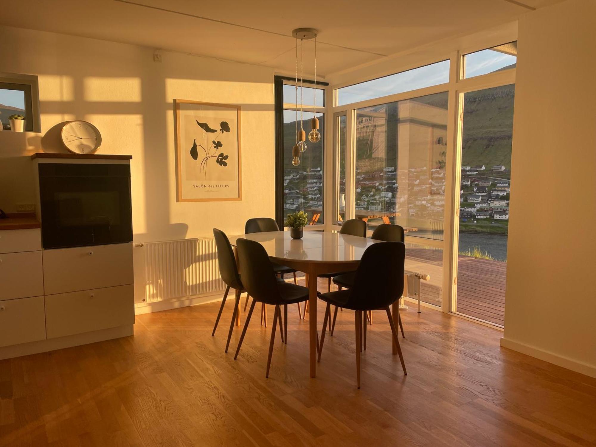 Unique Sea & Landscape View And Spacious Apartment Klaksvík エクステリア 写真