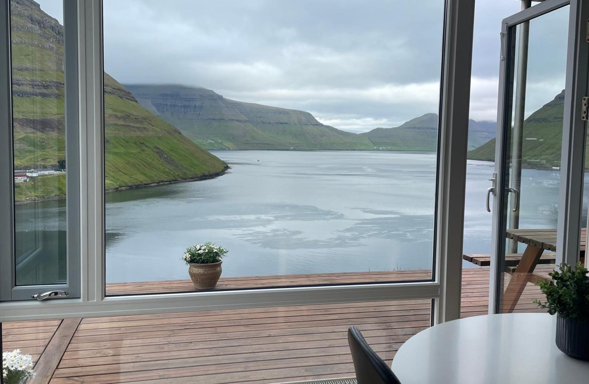Unique Sea & Landscape View And Spacious Apartment Klaksvík エクステリア 写真